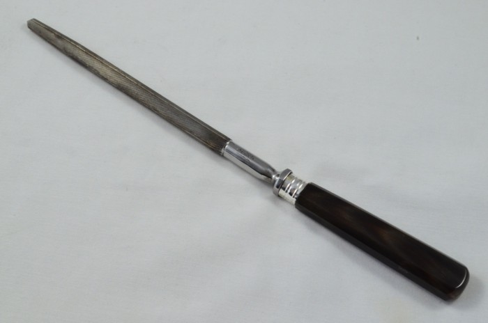 A Stunning London Carving & Dinner Knife Set 12 Table & Dessert Knives with Water Buffalo Handles c.1930 - Image 7