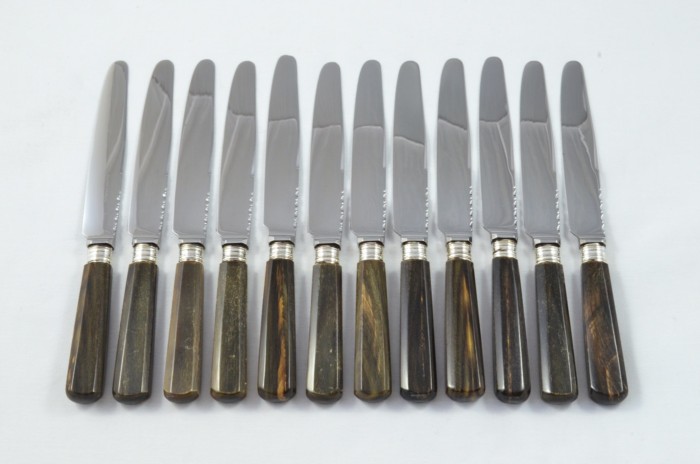 A Stunning London Carving & Dinner Knife Set 12 Table & Dessert Knives with Water Buffalo Handles c.1930 - Image 4
