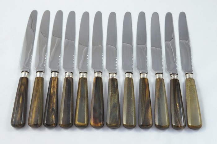 A Stunning London Carving & Dinner Knife Set 12 Table & Dessert Knives with Water Buffalo Handles c.1930 - Image 2