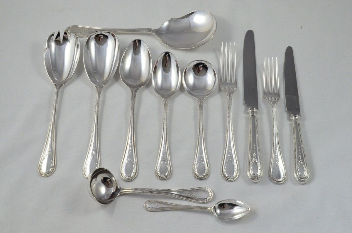 A Hester Bateman Canteen by Robert & Belk - Silver Plated - 64 Pieces - Made in Sheffield, England