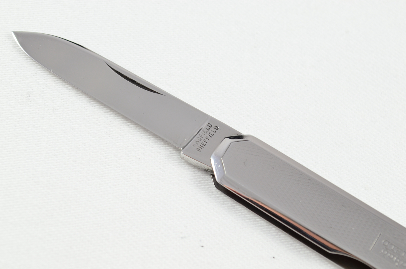 A Hadfield, Sheffield Engine Turned Stainless Steel Pocket Pen Knife - Image 3