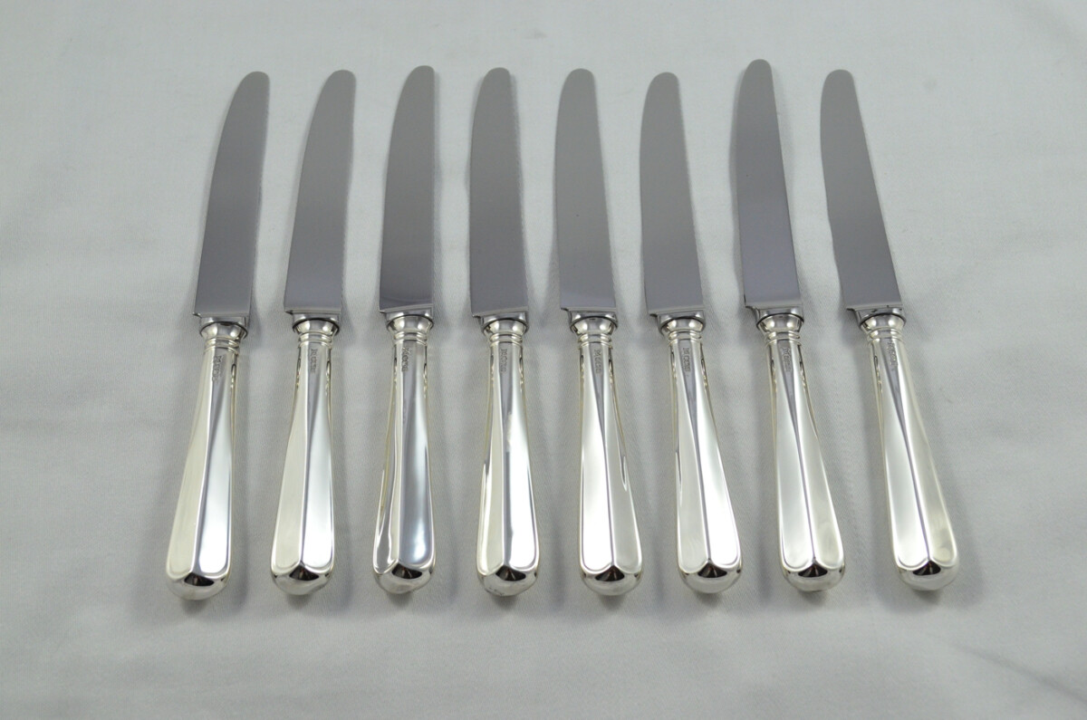 Remarkable Terry Shaverin Sheffield Set Of 8 Sterling Silver Table Knives and 8 Dessert Knives Rattail Pattern 1990 - Image 3