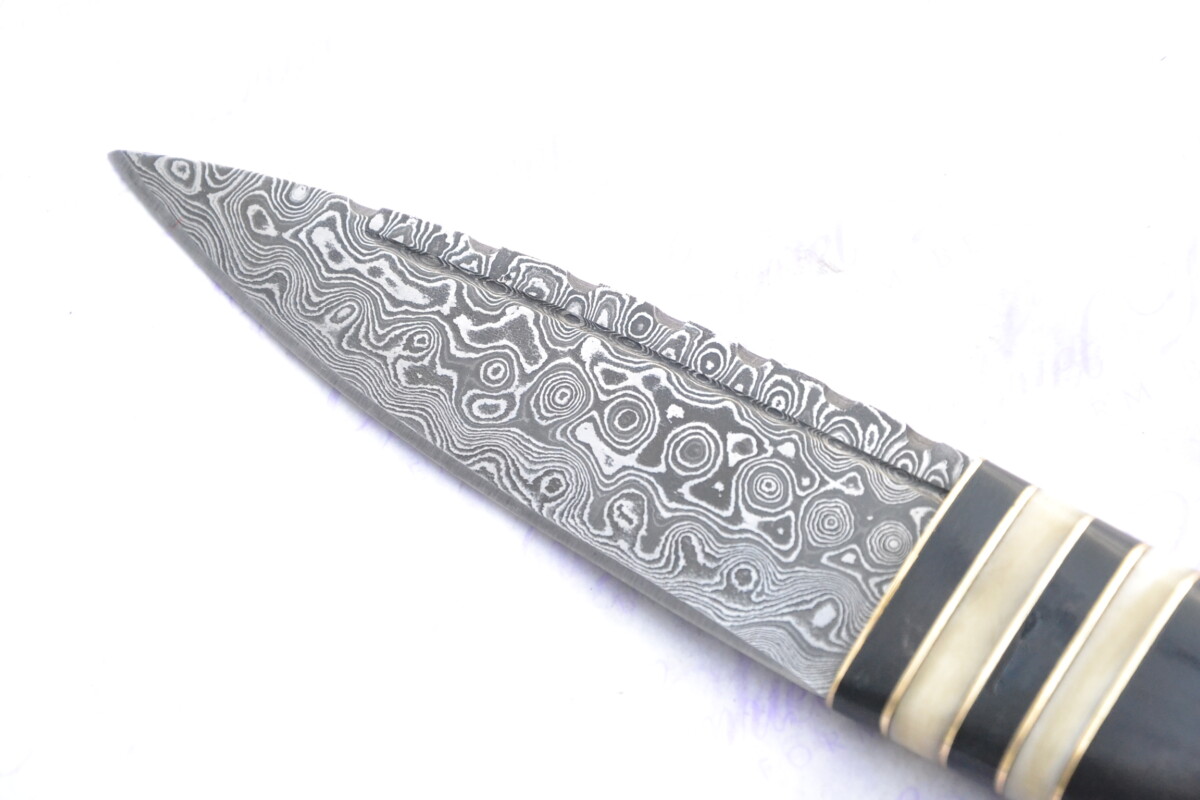 New Fantastic Genuine Buffalo & Camel Bone Handle Sgian Dubh Damascus Steel Made in Sheffield England Superior Sheath inc Presentation box - Image 5