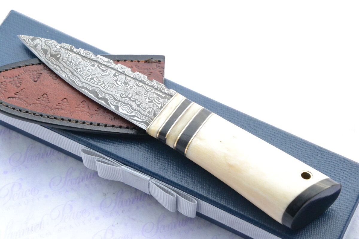 New Fantastic Genuine Camel Bone and Buffalo Handle Sgian Dubh Damascus Steel Made in Sheffield England Superior Sheath inc Presentation box