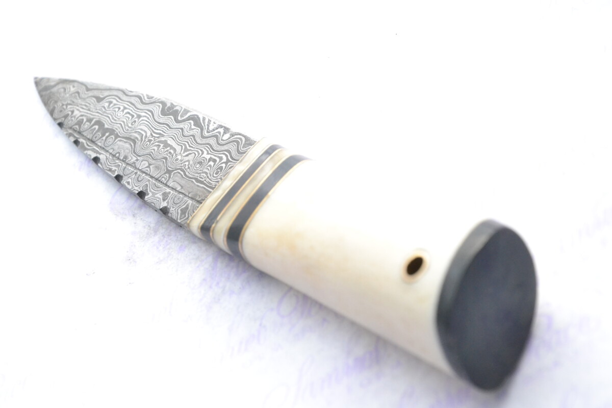 New Fantastic Genuine Camel Bone and Buffalo Handle Sgian Dubh Damascus Steel Made in Sheffield England Superior Sheath inc Presentation box - Image 8