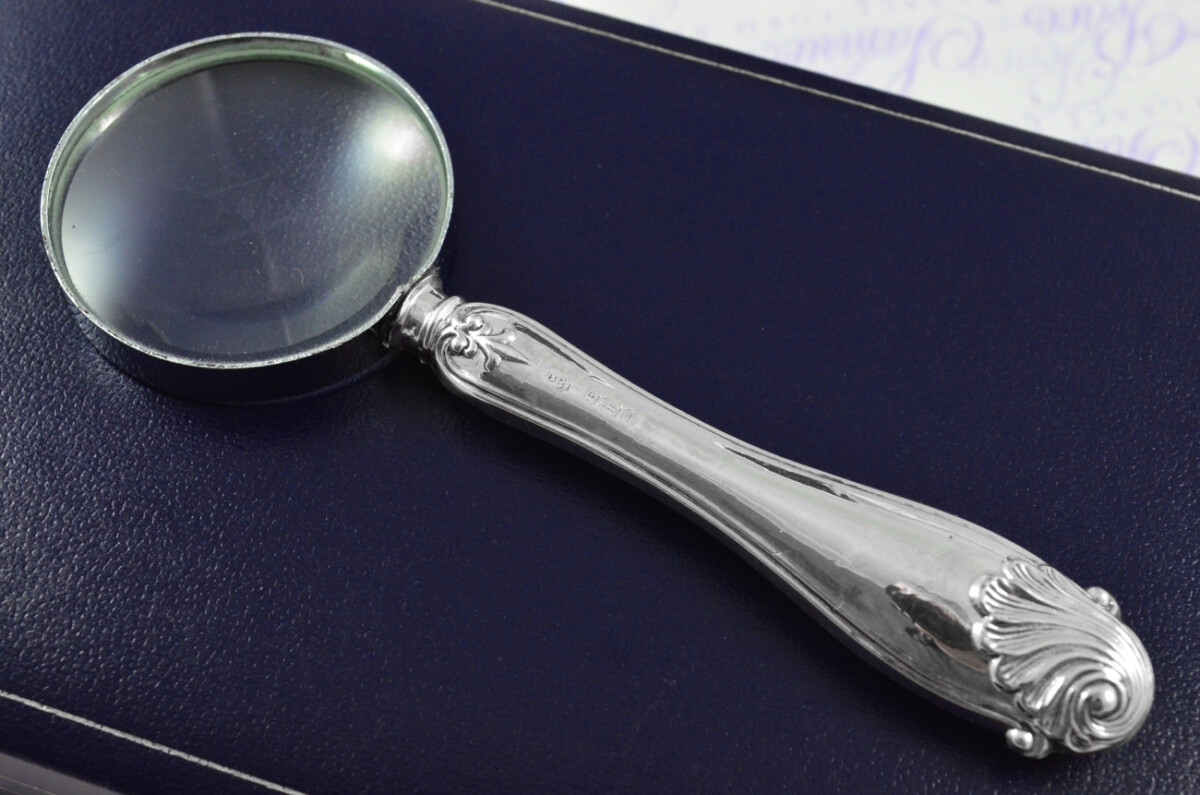 John Round Long Shell Pattern Sterling Silver Magnifying Glass Sheffield 1908