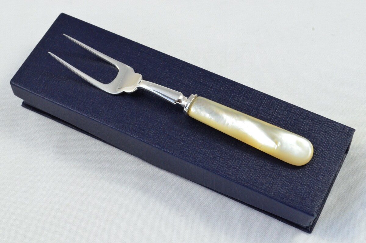 Boxed Solid Silver Mother Of Pearl Handled Olive Fork Sheffield 1909