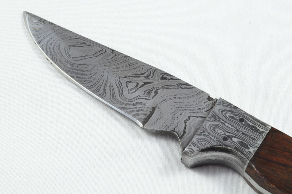 A Brand New Ladder Pattern Damascus Steel Bowie Knife with Bubinga Wood Scales - Image 4