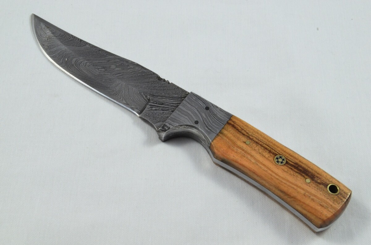 A Brand New Ladder Pattern Damascus Steel Bowie Knife with Olive Wood Scales - Image 2