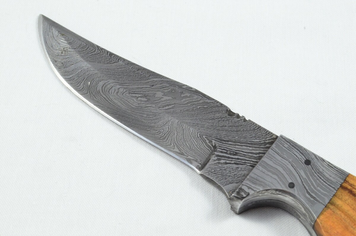 A Brand New Ladder Pattern Damascus Steel Bowie Knife with Olive Wood Scales - Image 4