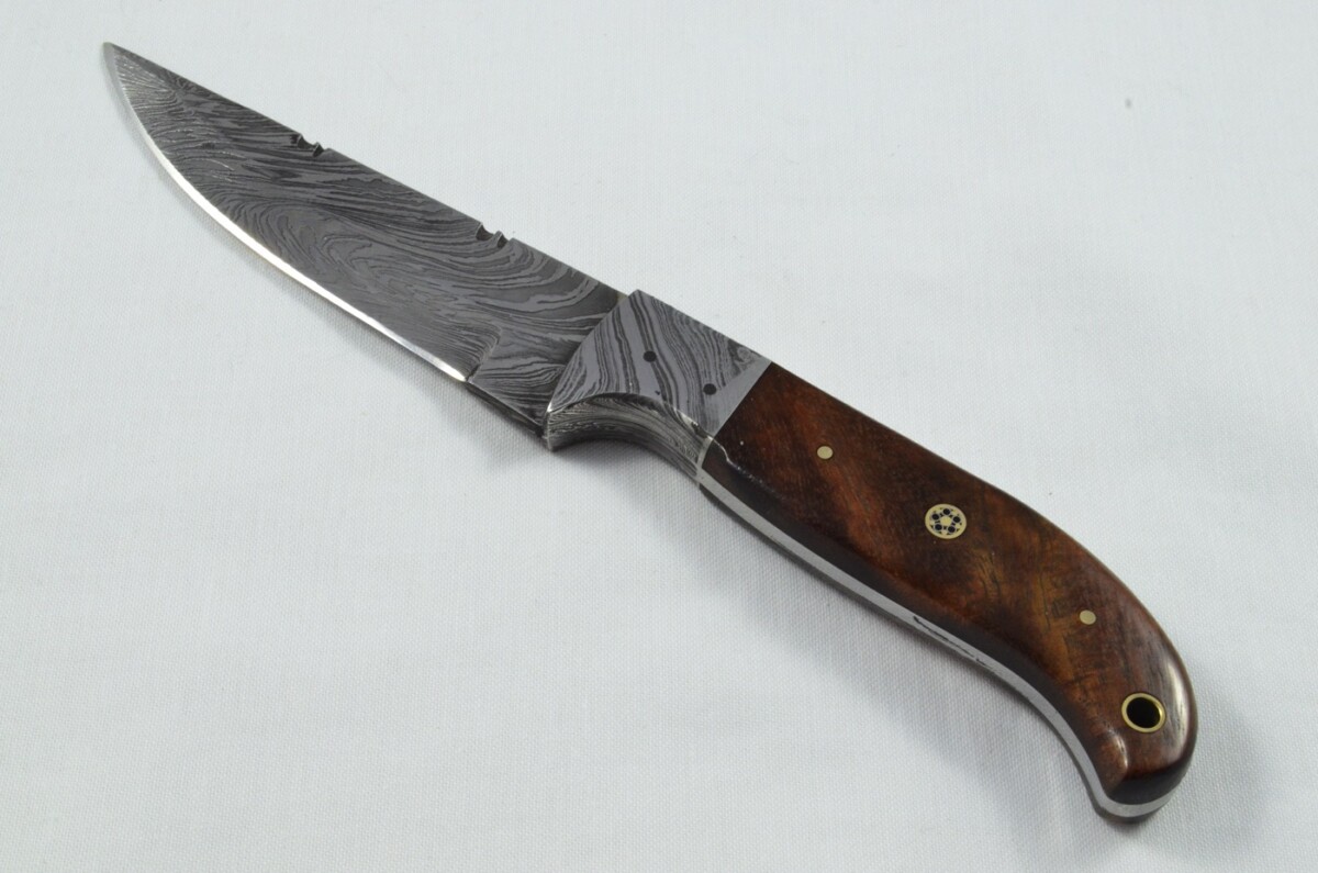 A Brand New Ladder Pattern Damascus Steel Straight Hunting Knife with Rosewood Scales - Image 2