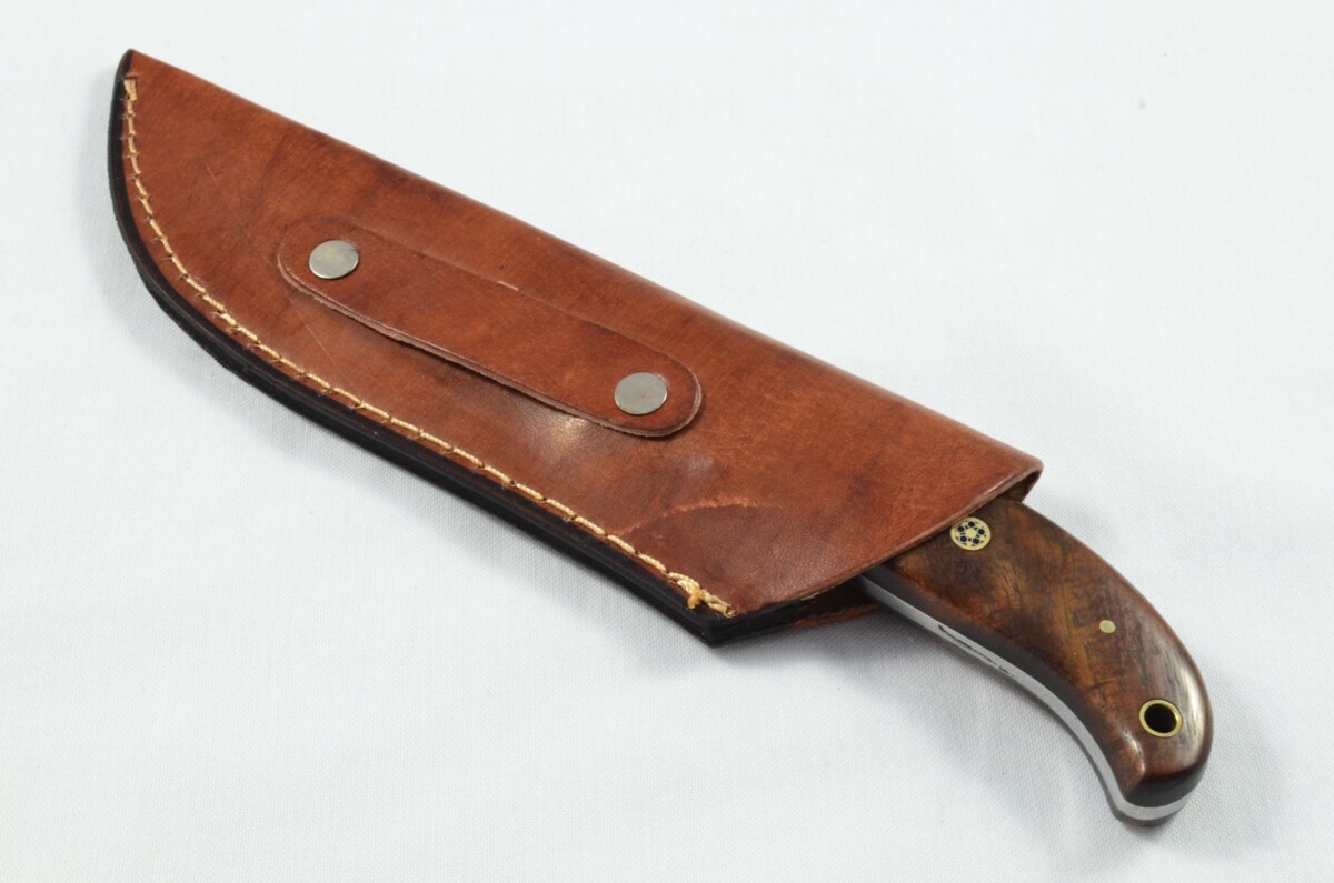 A Brand New Ladder Pattern Damascus Steel Straight Hunting Knife with Rosewood Scales - Image 6