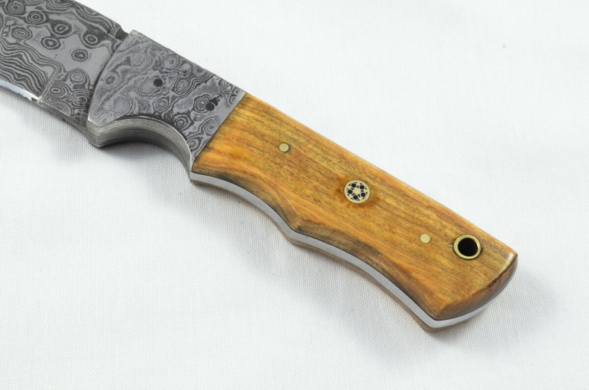 A Brand New Raindrop Pattern Damascus Steel Bowie Knife with Olive Wood Scales - Image 3