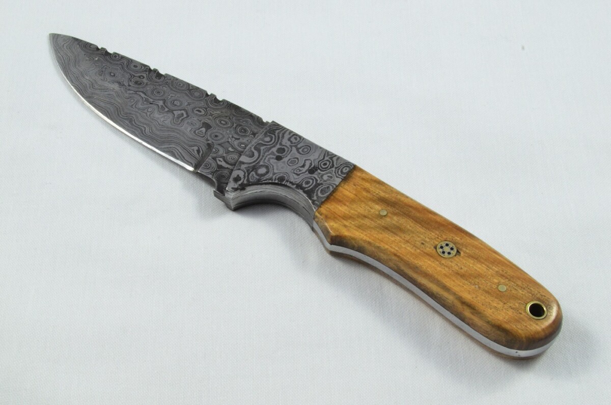 A Brand New Raindrop Pattern Damascus Steel Trailing Point Knife with Olive Wood Scales - Image 2