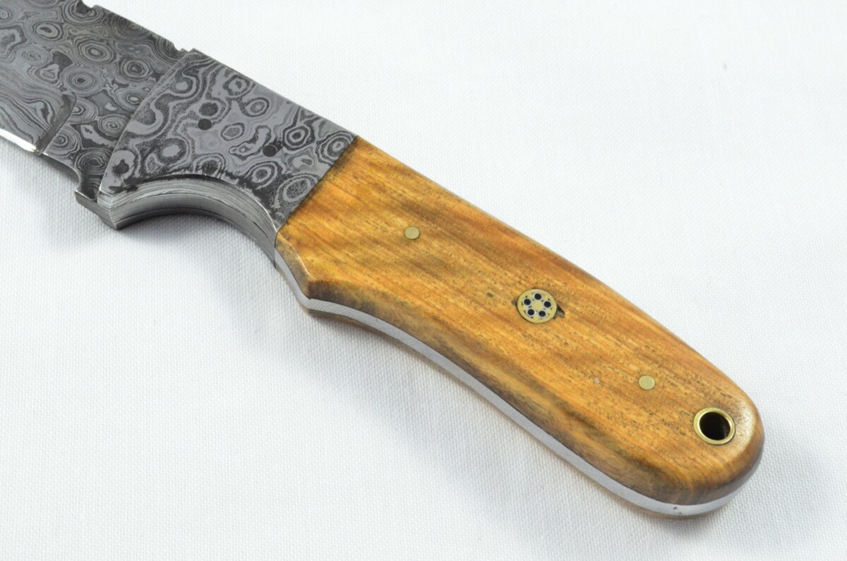 A Brand New Raindrop Pattern Damascus Steel Trailing Point Knife with Olive Wood Scales - Image 3
