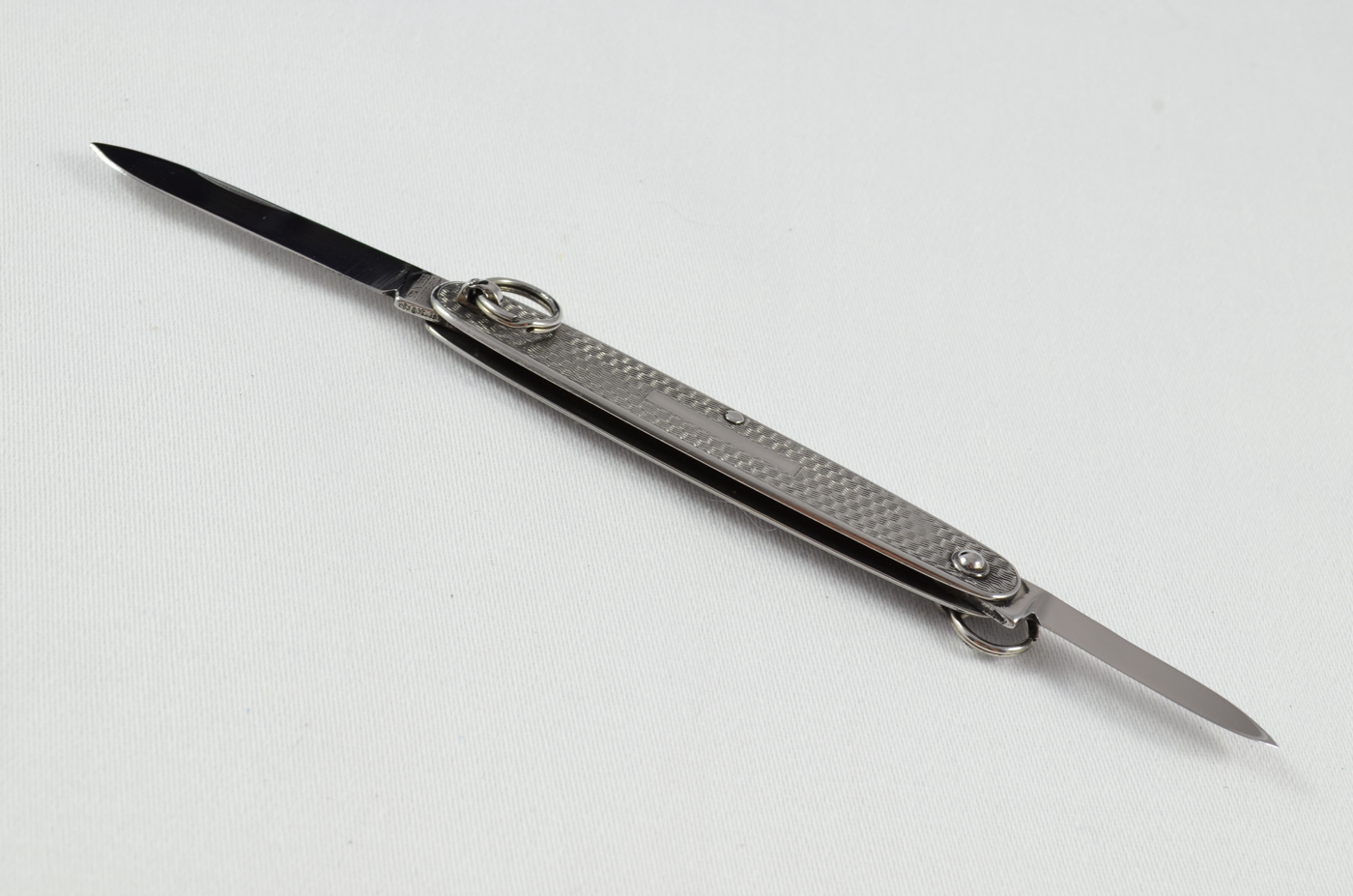 A Sheffield, England Engine Turned Ring Pocket Pen Knife
