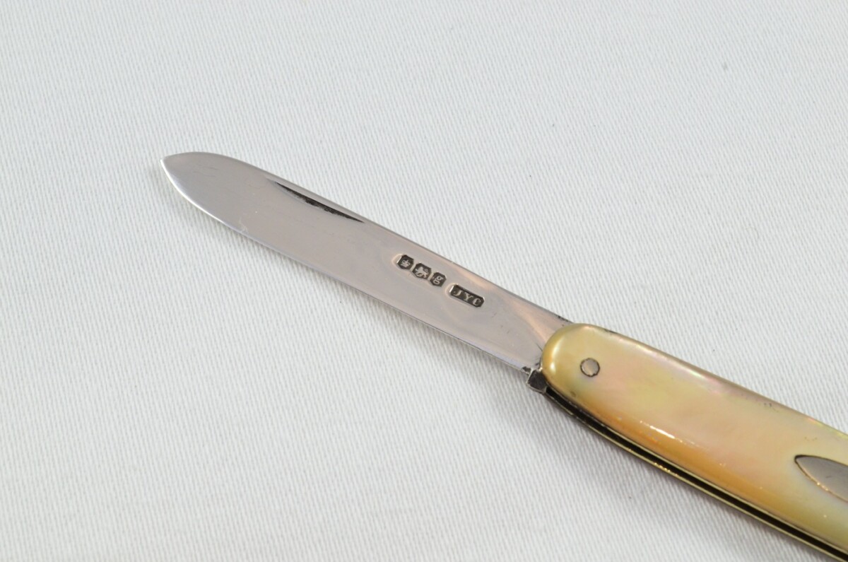 Sheffield J. Y Cowlishaw Folding Silver Bladed Mother of Pearl Scaled Pocket Pen Knife - Image 2