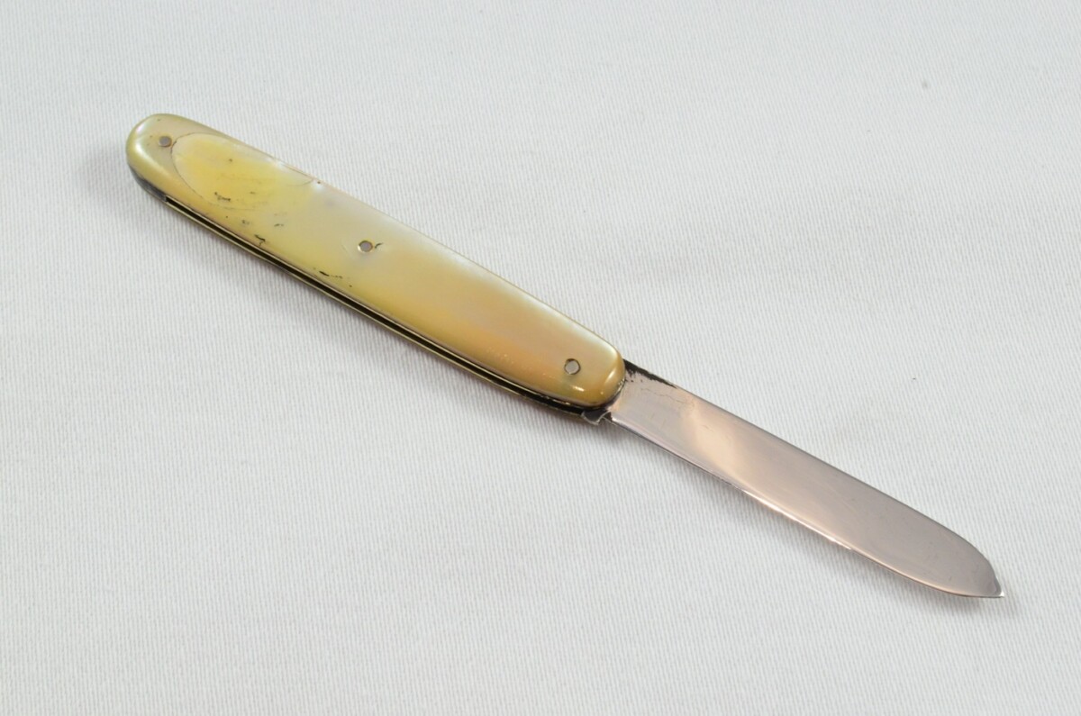 Sheffield J. Y Cowlishaw Folding Silver Bladed Mother of Pearl Scaled Pocket Pen Knife - Image 3