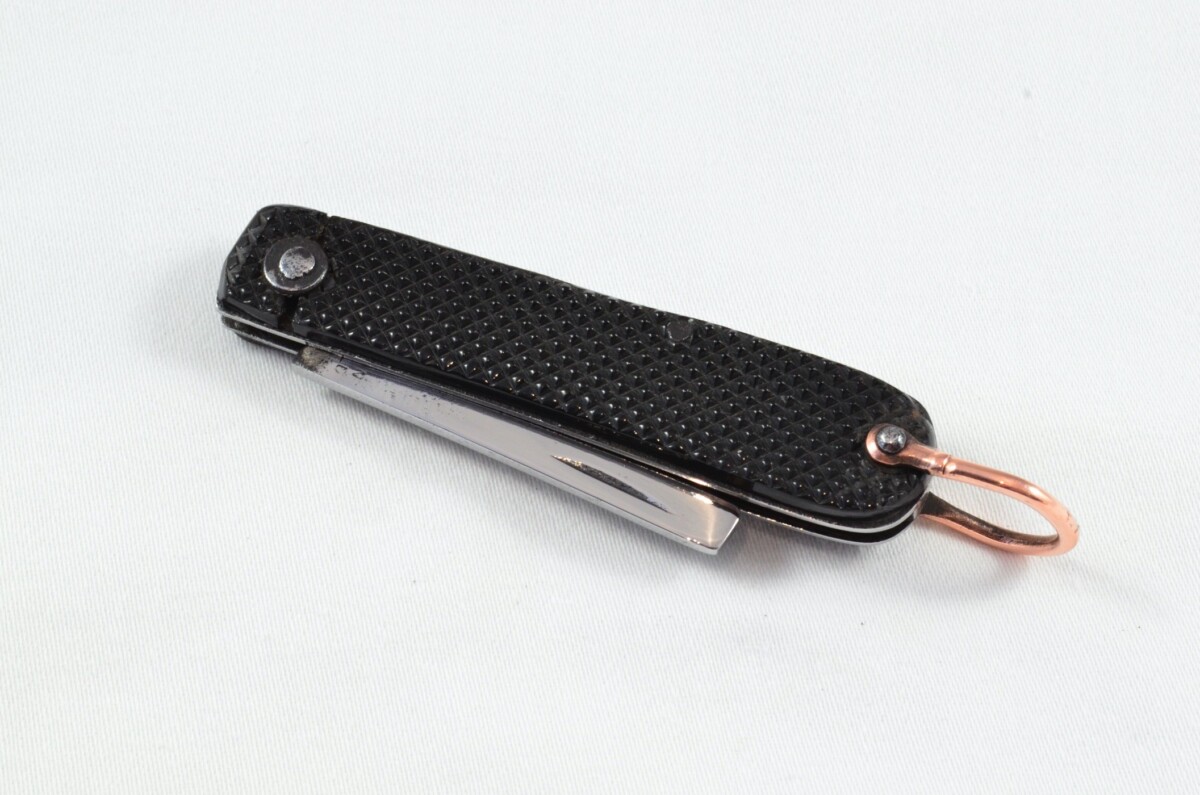Sheffield Made Rare MOD Folding Black Scaled Army Pocket Tin Opener - Image 4