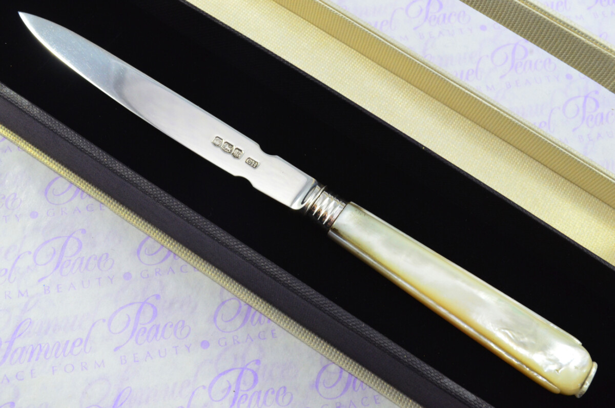 George Howson Solid Silver Bladed & Mother of Pearl Handled Letter Opener Sheffield 1927 Cased - Image 2