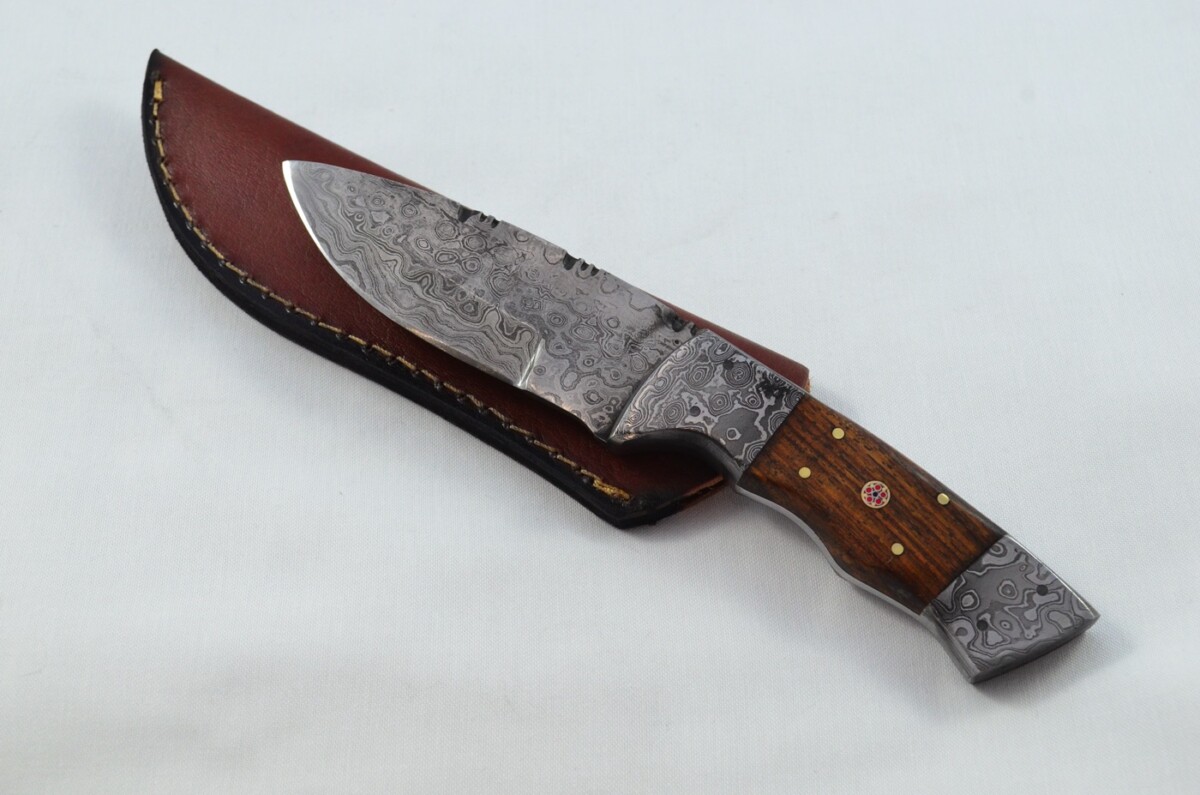 Double Bolster Damascus Steel Hunting Bowie Knife Rosewood Scales Pristine Piece inc Leather Sheath
