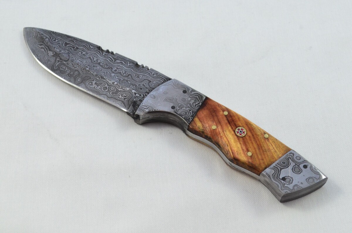 Double Bolster Damascus Steel Hunting Bowie Knife Olive Wood Scales Pristine Piece inc Leather Sheath