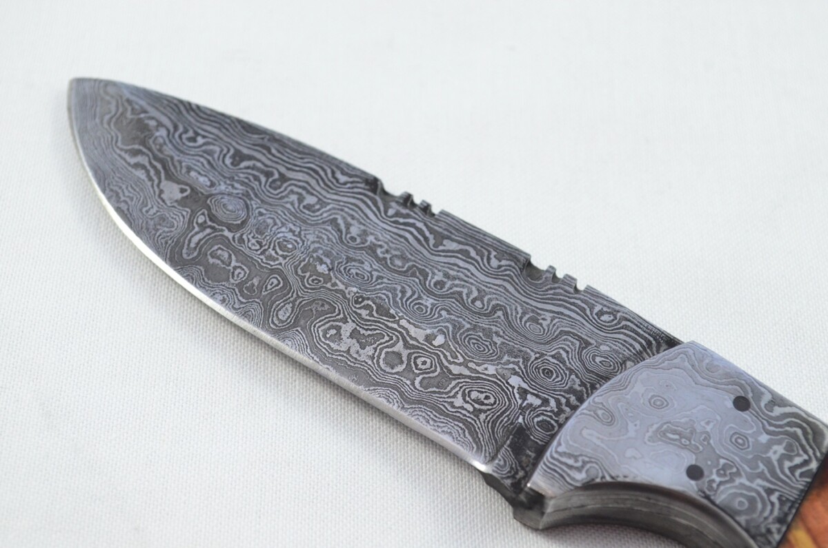 Double Bolster Damascus Steel Hunting Bowie Knife Olive Wood Scales Pristine Piece inc Leather Sheath - Image 3
