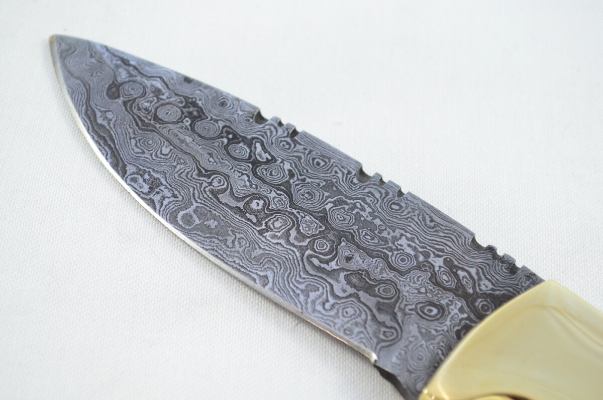 Double Bolster Damascus Steel Hunting Bowie Knife Camel Bone Scales Pristine Piece inc Leather Sheath - Image 4