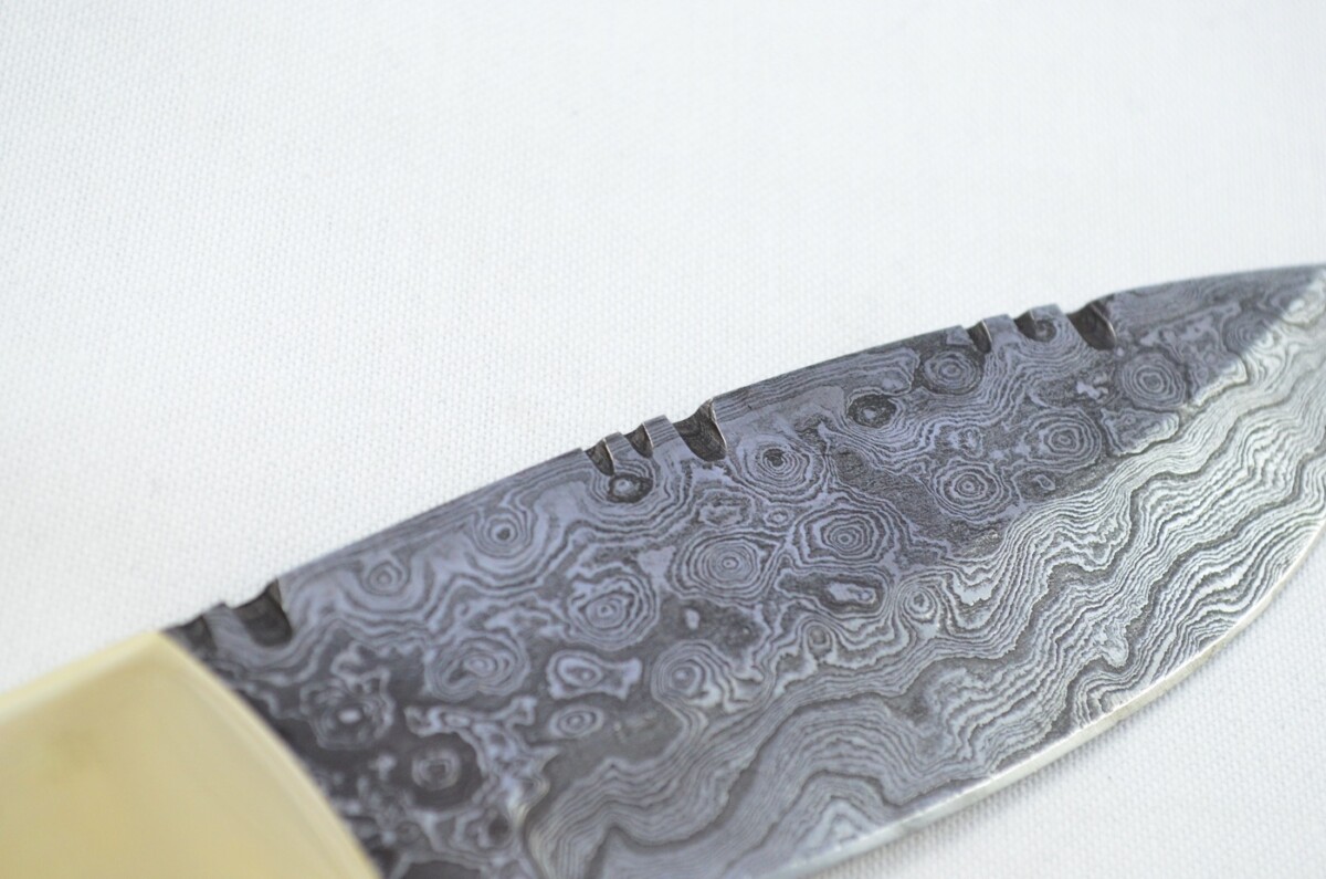 Double Bolster Damascus Steel Hunting Bowie Knife Camel Bone Scales Pristine Piece inc Leather Sheath - Image 4