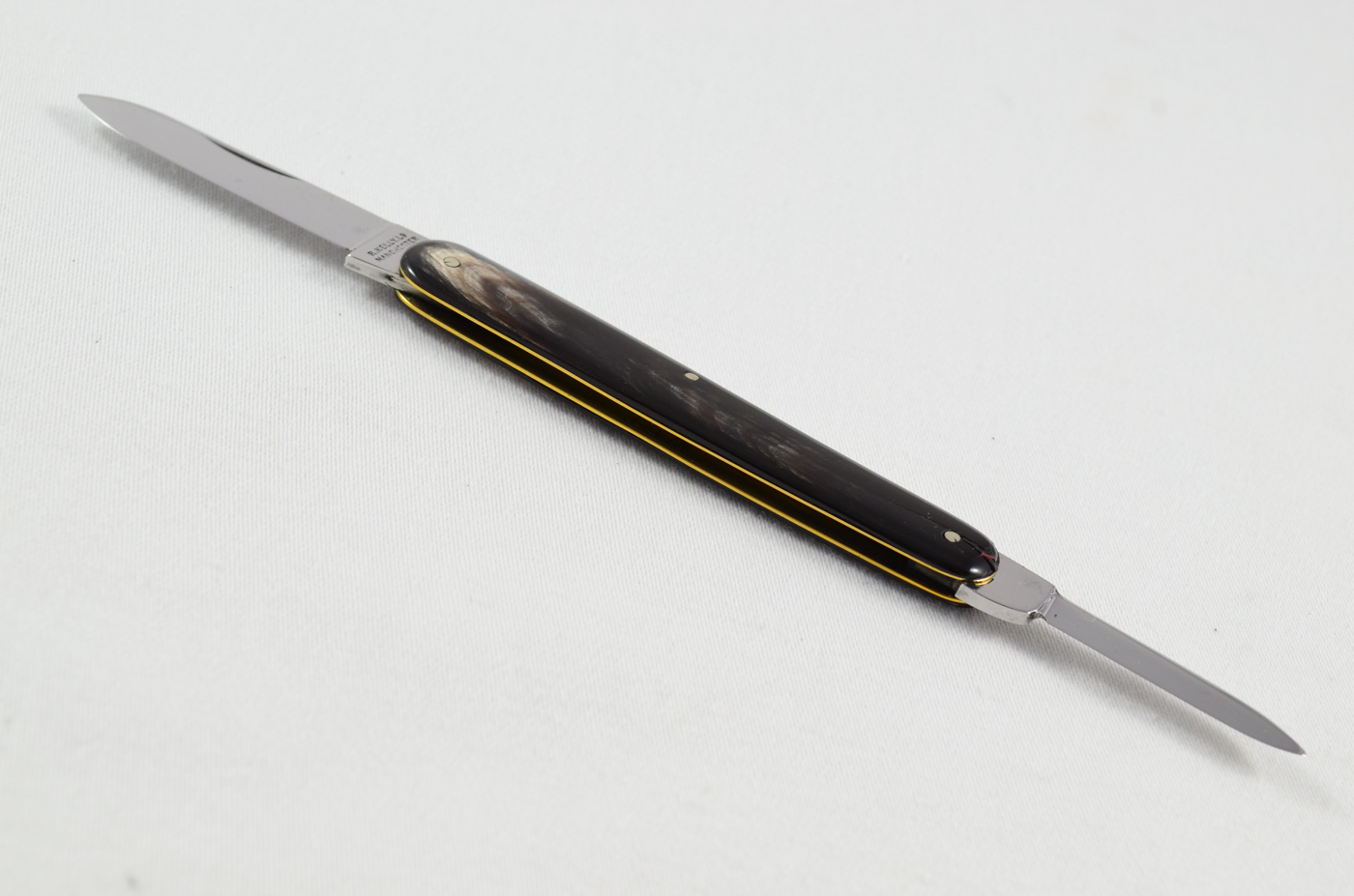 Manchester R. Kelly 2 Piece Buffalo Horn Handled Pen Knife c.1940