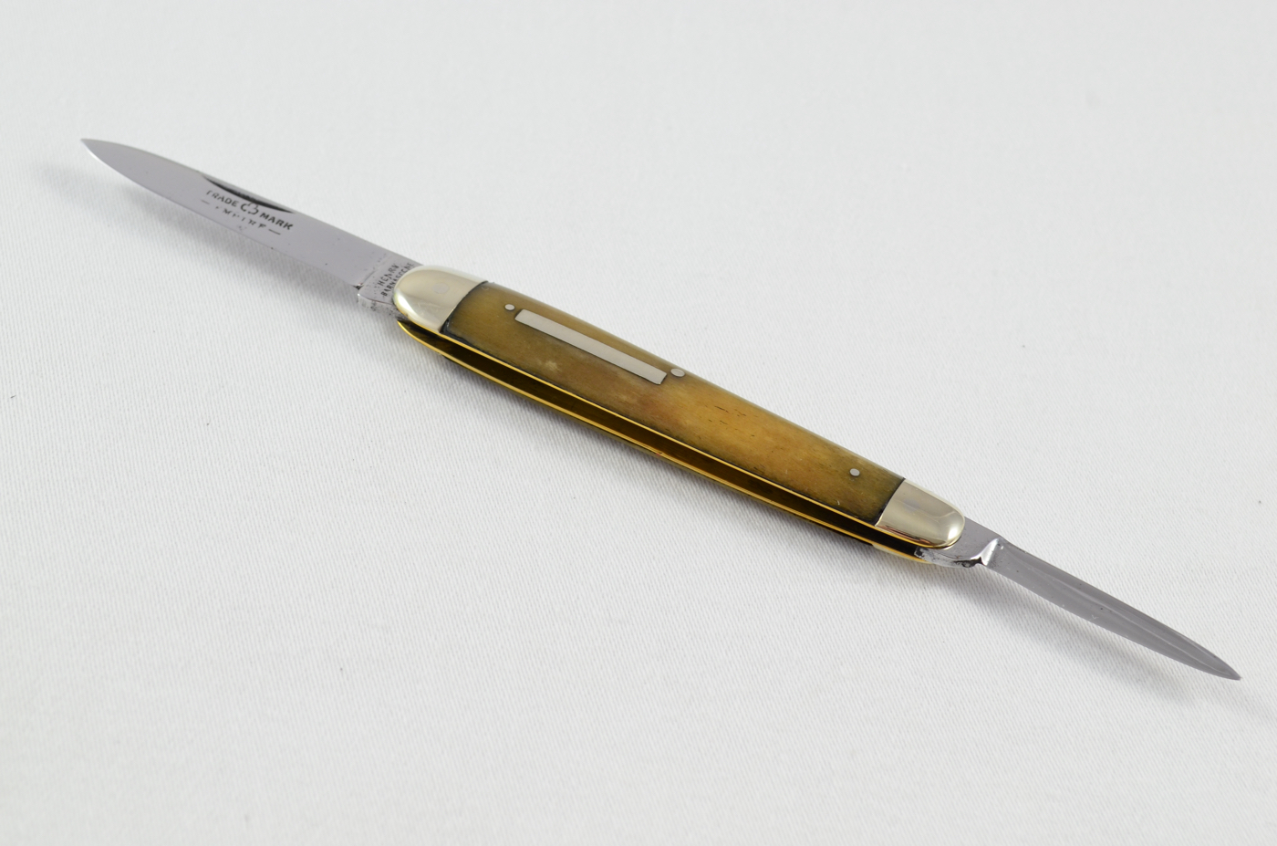 Henry Barnscorne & Sons 2 Piece Buffalo Horn Handled Pen Knife c.1910 Sheffield