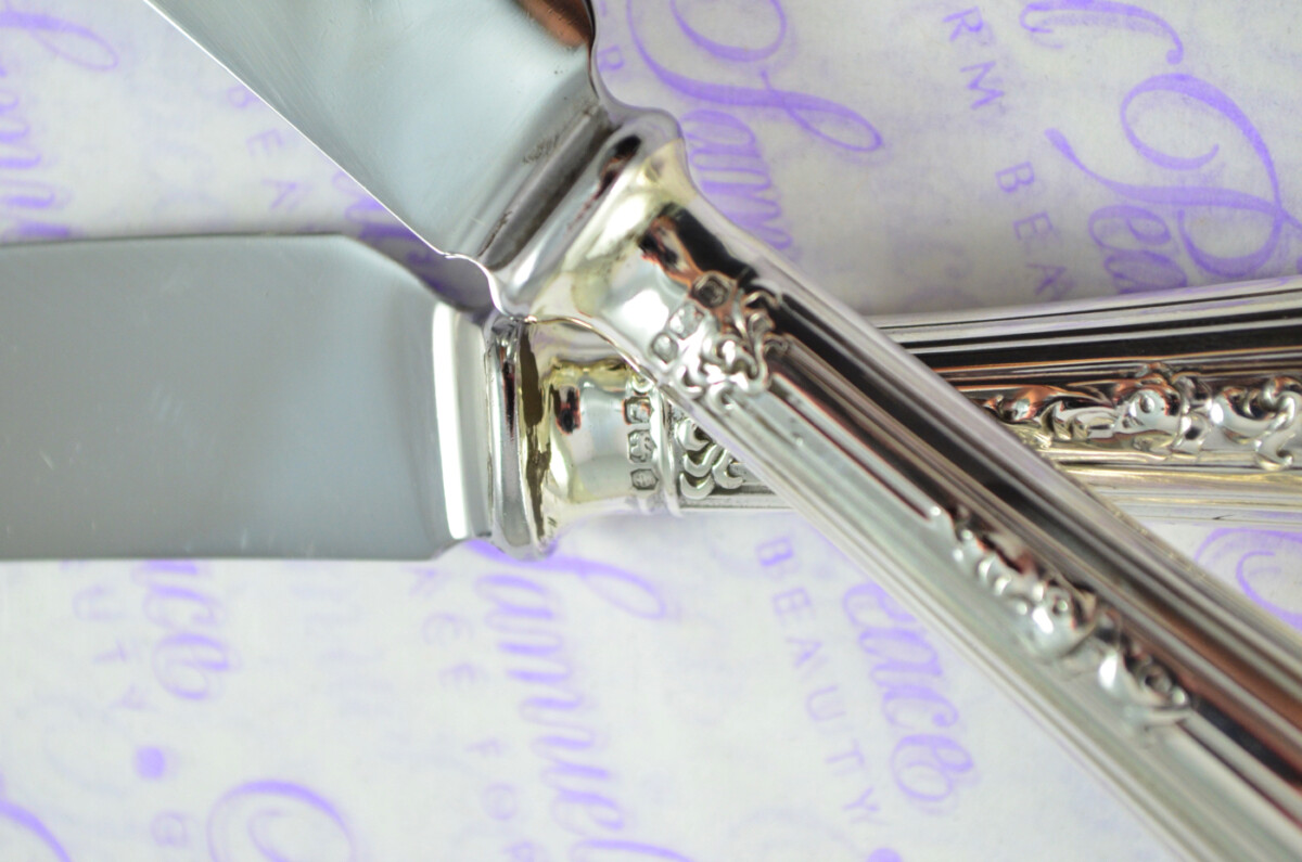 4 Table & 4 Dessert Knives Sterling Silver 1957 Ornate Pattern J Deakin & Sons Sheffield Assayed - Image 6