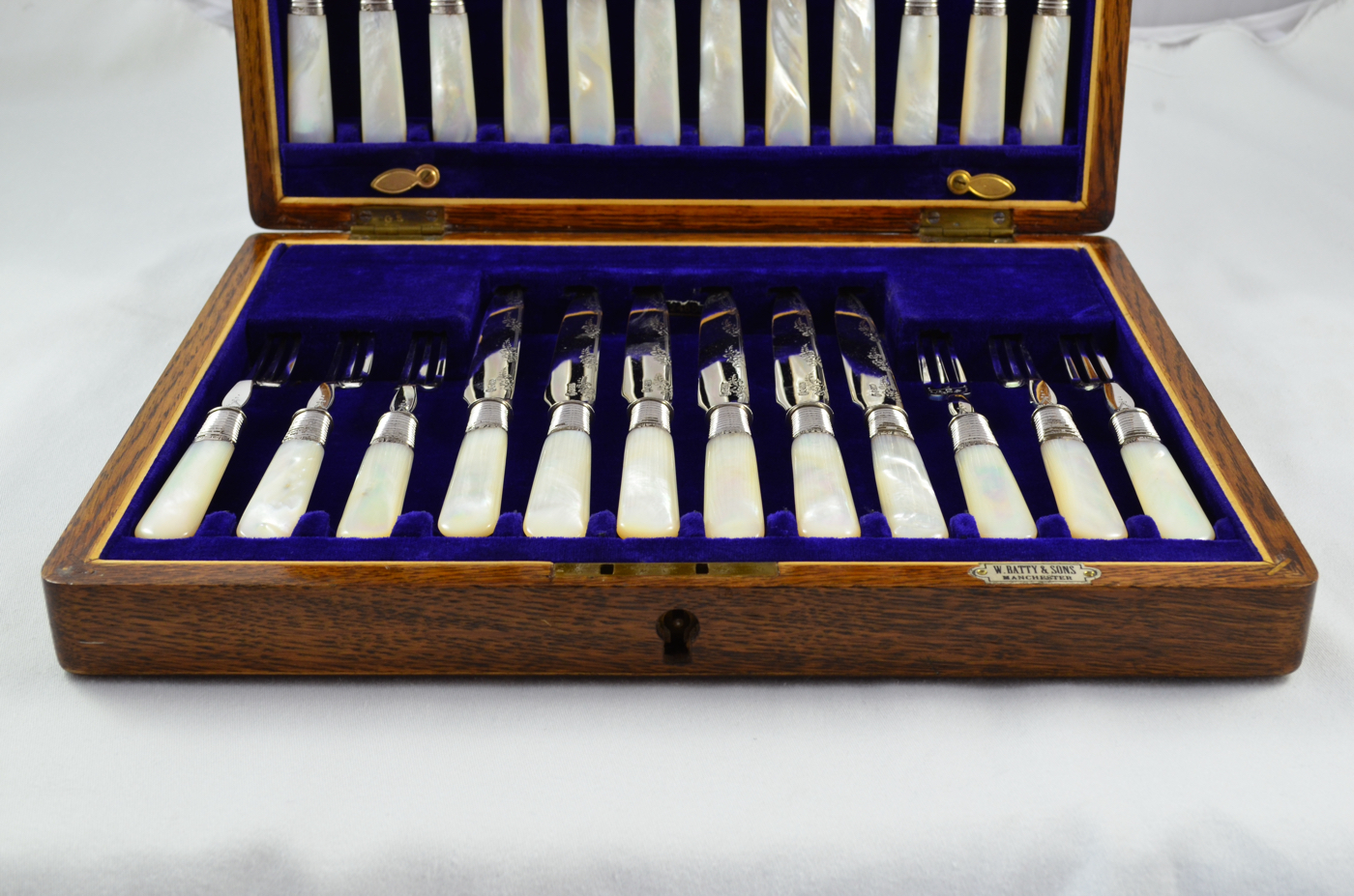 Beautiful Allen & Darwin Silver Ferruled 12 Knives & 12 Forks with Mother Of Pearl Handles 1906 - Image 2