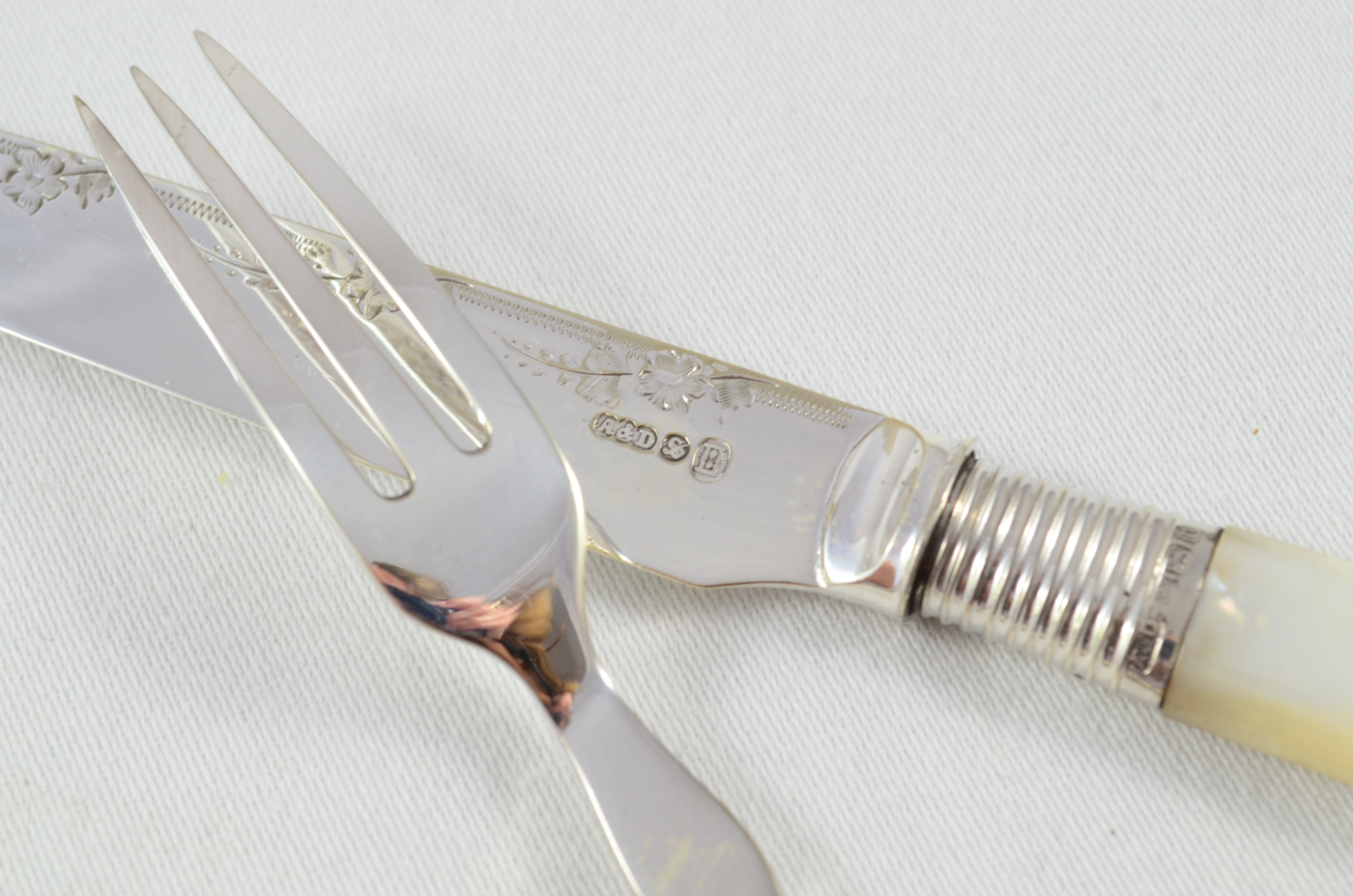 Beautiful Allen & Darwin Silver Ferruled 12 Knives & 12 Forks with Mother Of Pearl Handles 1906 - Image 7