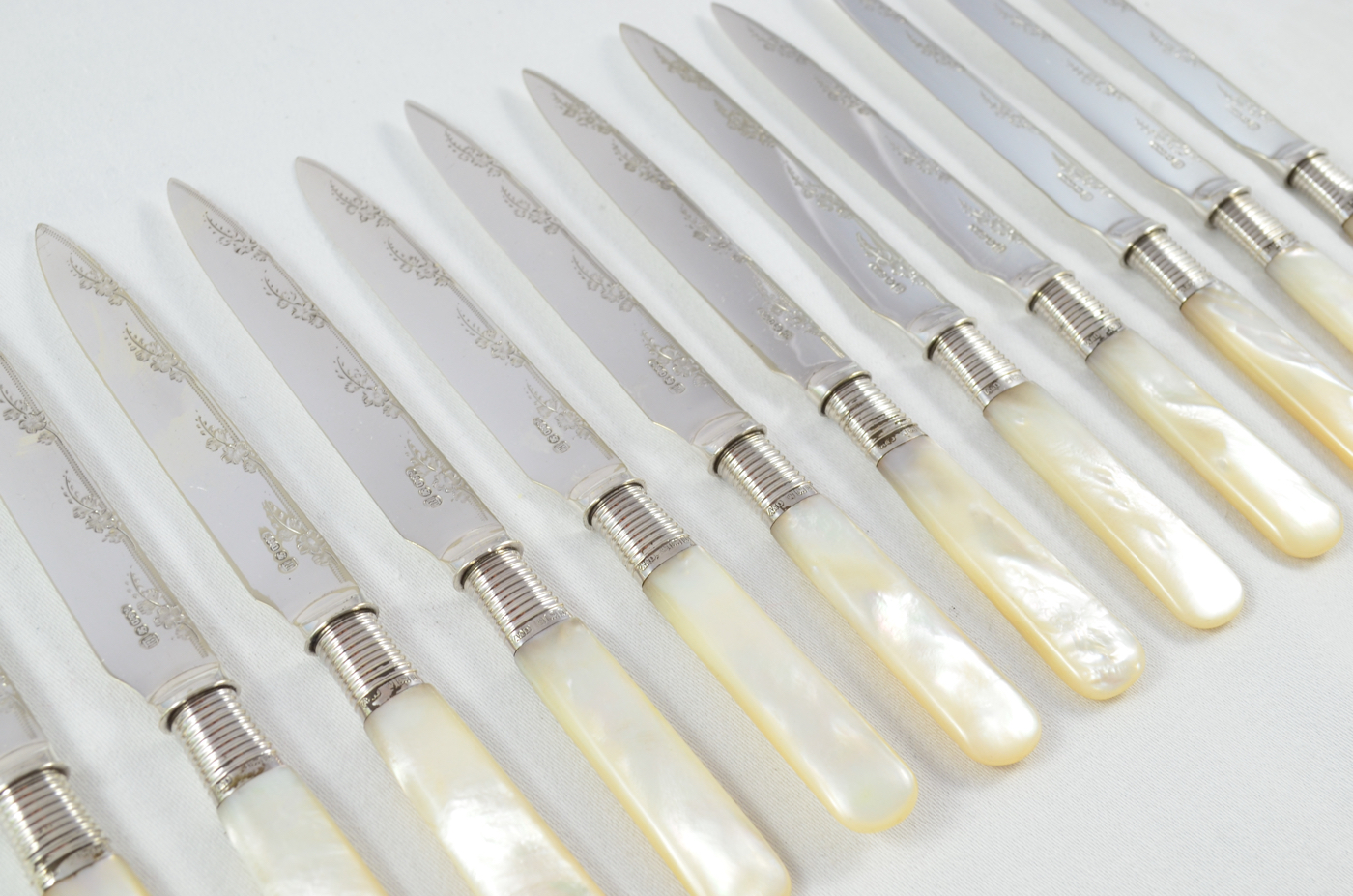 Beautiful Allen & Darwin Silver Ferruled 12 Knives & 12 Forks with Mother Of Pearl Handles 1906 - Image 9