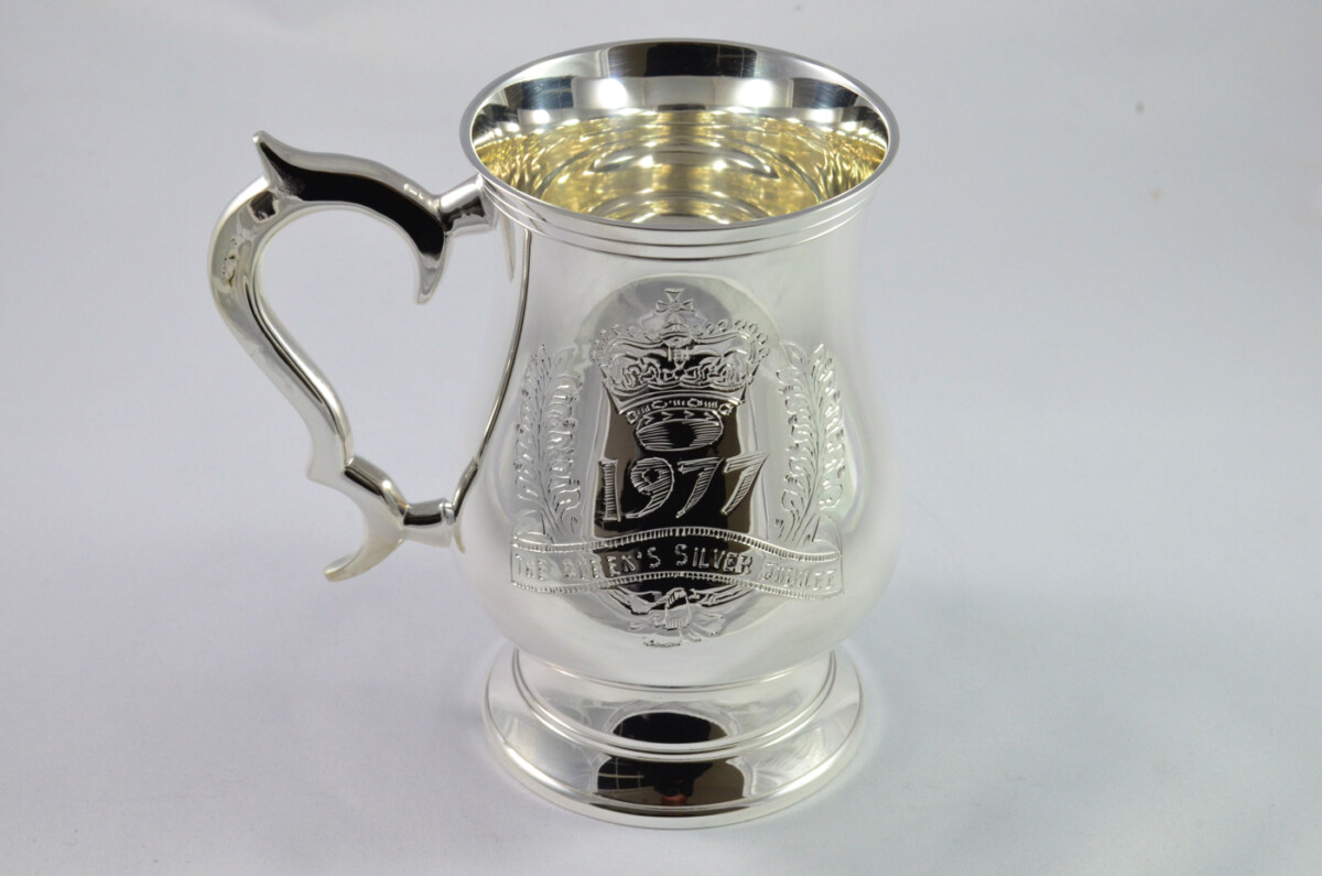Fully Restored 1 Pint Tankard Silver Plated 1977 Queen's Silver Jubilee Handmade in Sheffield England - Image 2