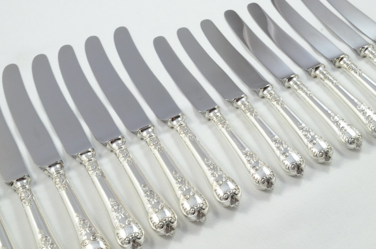 Astounding Sheffield Set of 8 Table & 8 Dessert Knives with Solid Silver Handles Charles II Pattern 1976