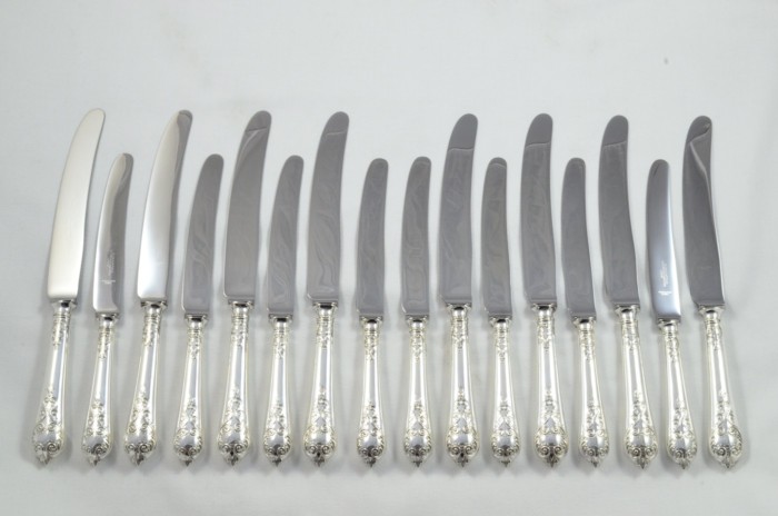 Astounding Sheffield Set of 8 Table & 8 Dessert Knives with Solid Silver Handles Charles II Pattern 1976 - Image 2