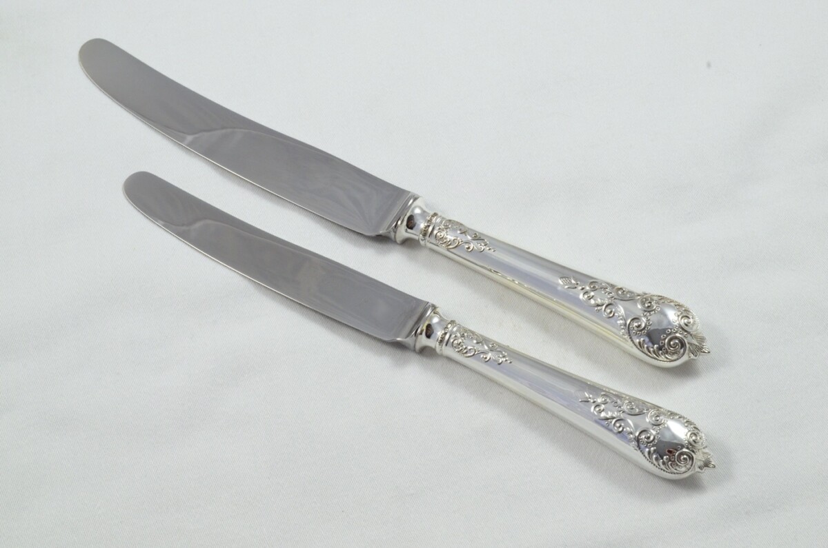 Astounding Sheffield Set of 8 Table & 8 Dessert Knives with Solid Silver Handles Charles II Pattern 1976 - Image 3