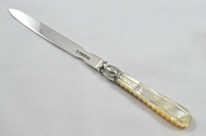 Amazing William Sansom Solid Silver Bladed and Carved Mother of Pearl Handled Letter Opener Sheffield 1838 Cased - Image 2