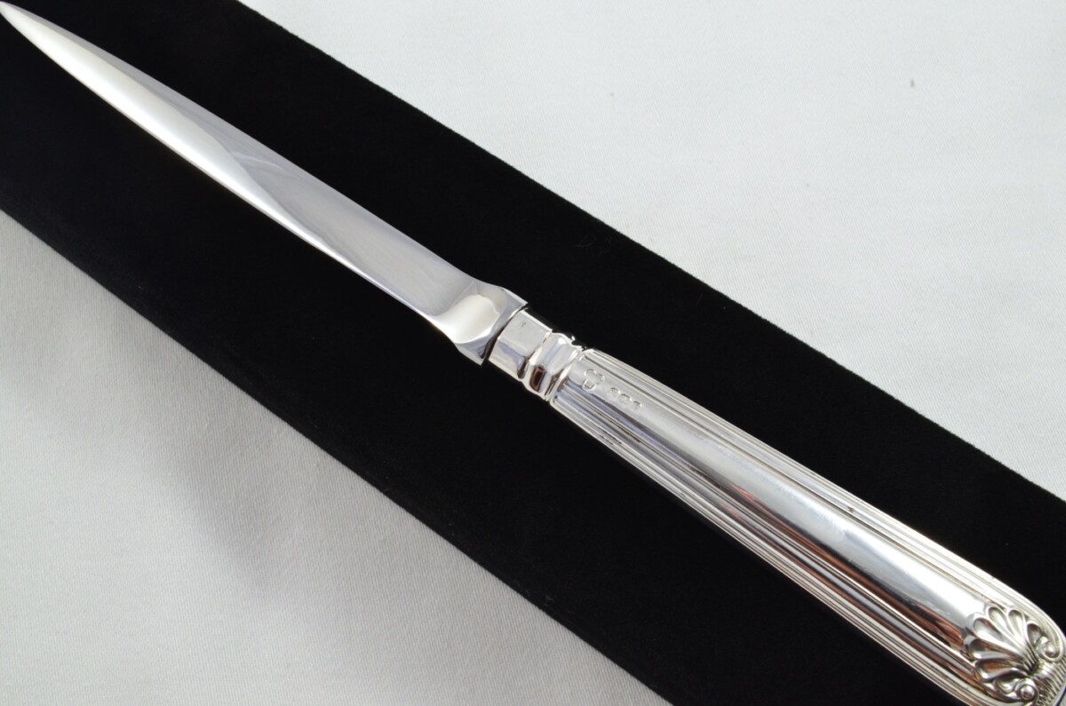 E.P & Co Sterling Silver Handled Letter Opener Thread & Shell Pattern Sheffield 1977 Cased