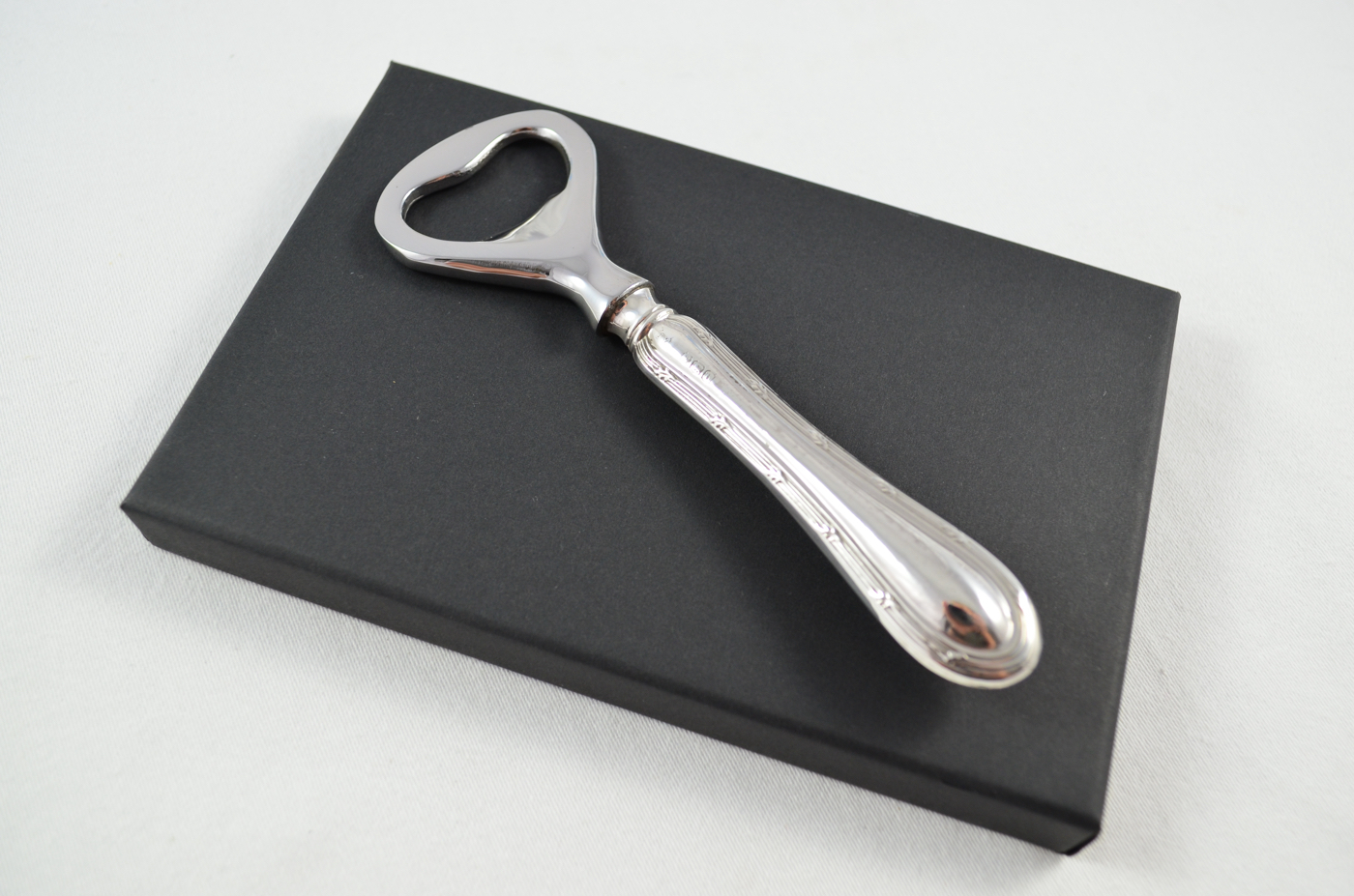Boxed John Yates Ribbon & Bow Pattern Sterling Silver Bottle Opener Sheffield 1919