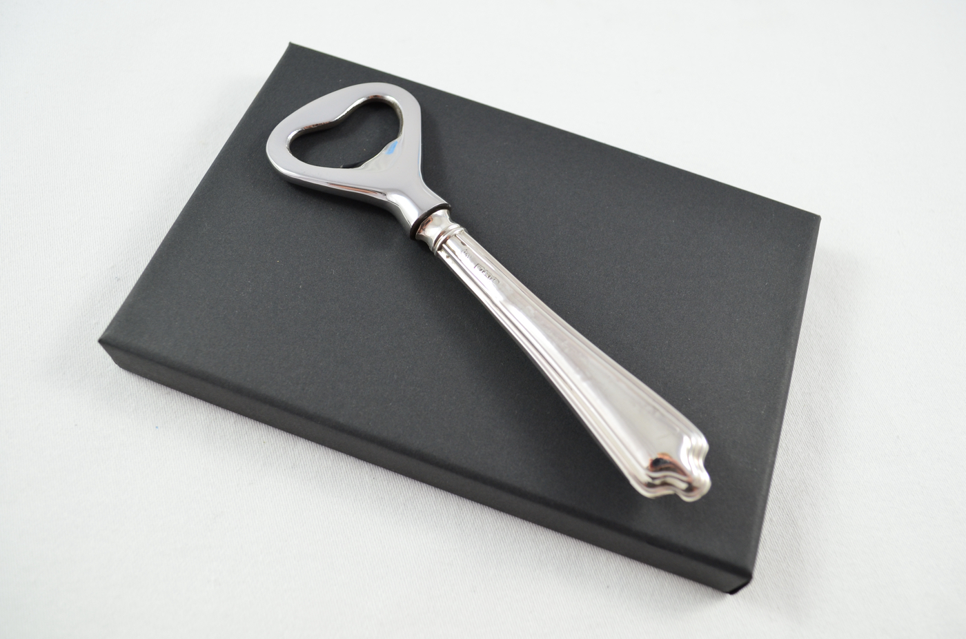 Boxed John Yates Pointed Thread Pattern Sterling Silver Bottle Opener Sheffield 1920