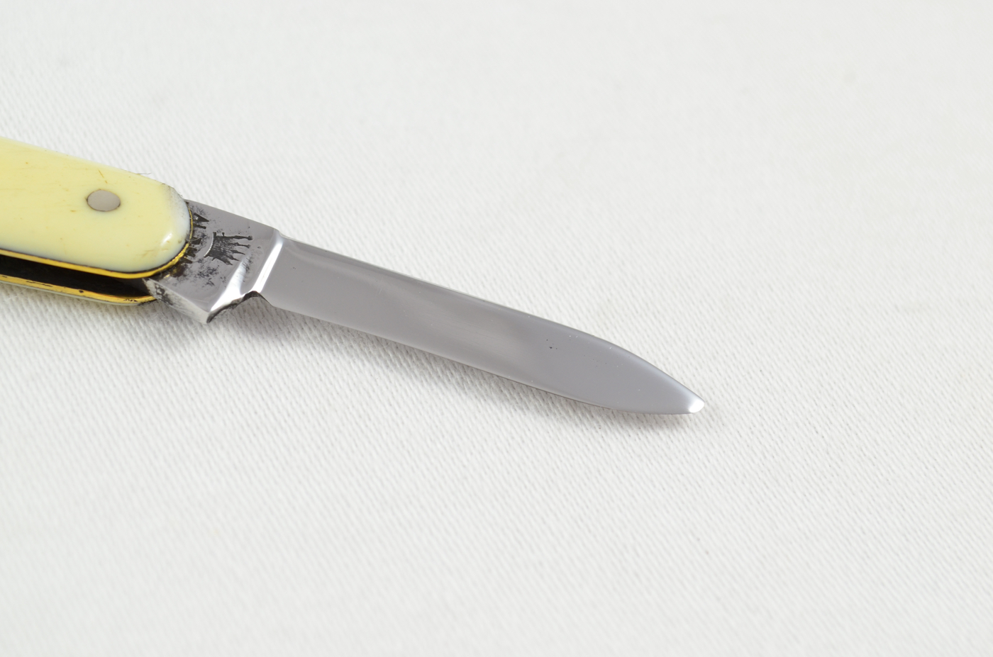 Harrison Brothers & Howson Plastic Imitation Ivory Handled Pen Knife - Image 3