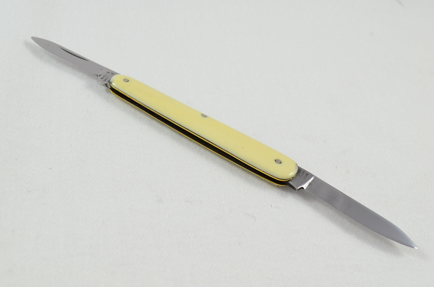 Harrison Brothers & Howson Plastic Imitation Ivory Handled Pen Knife - Image 4