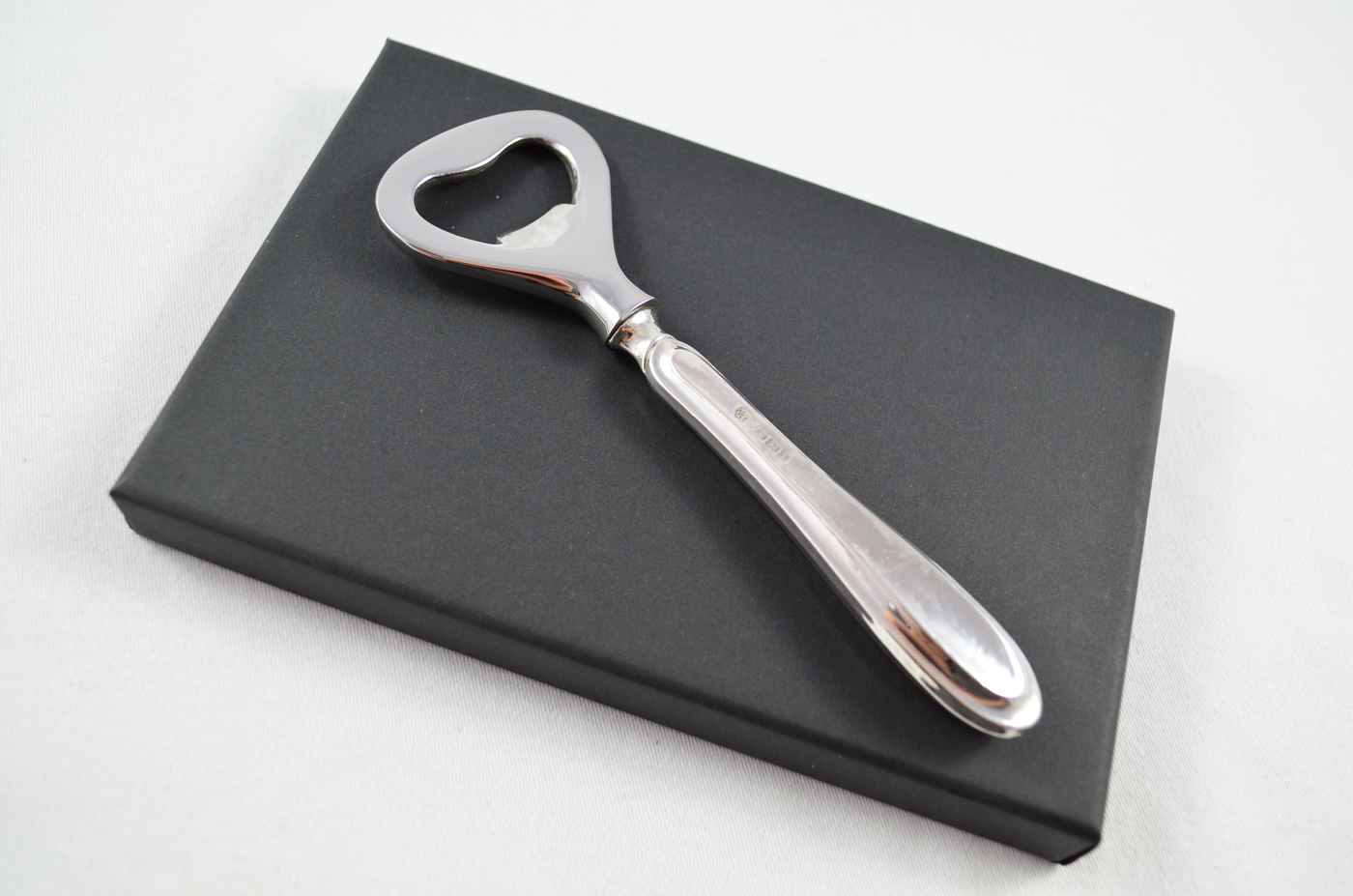 Boxed Cooper Bros Old English Thread Pattern Sterling Silver Bottle Opener Sheffield 1917