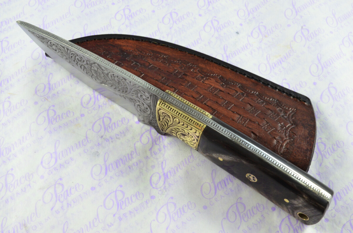 New Fantastic Hand Engraved Carbon 01 Tool Steel Hunting/Bowie Knife Buffalo Scales Unbelievable Piece Pristine inc Leather Sheath - Image 3