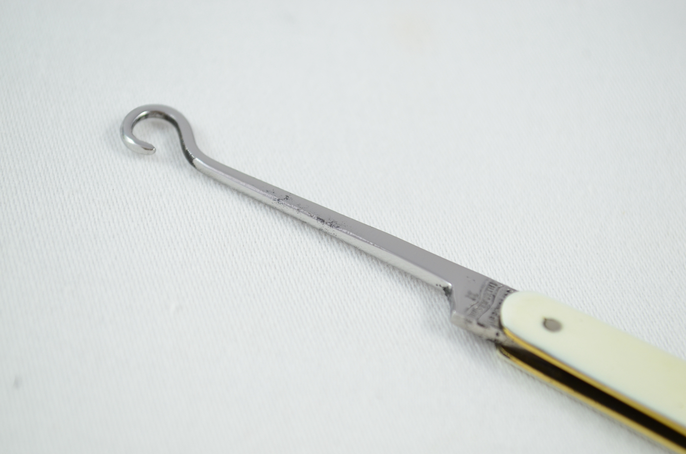 Mappin & Webb Plastic Imitation Ivory Handled Button Hook - Image 2