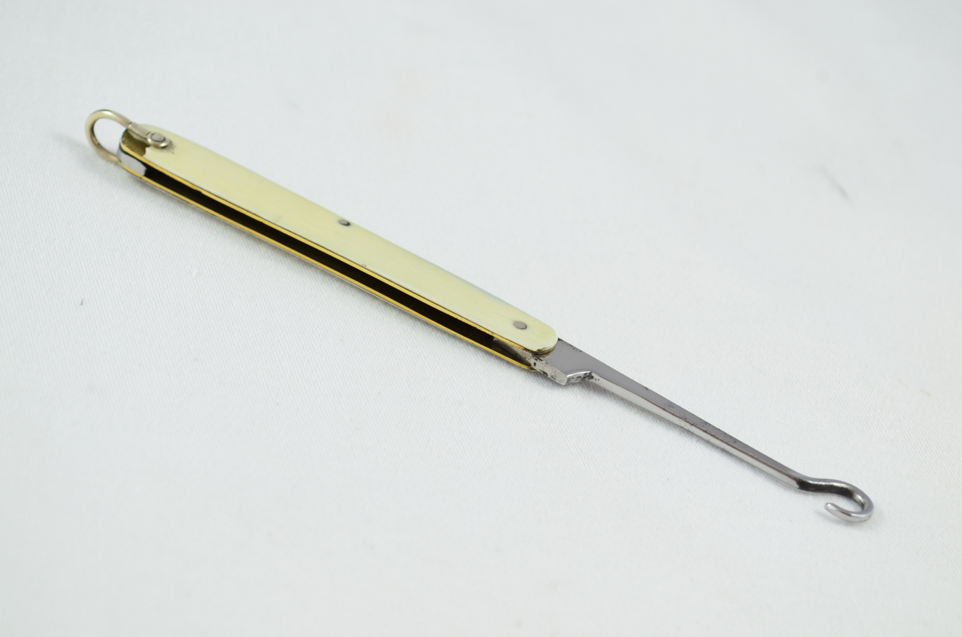 Mappin & Webb Plastic Imitation Ivory Handled Button Hook - Image 4