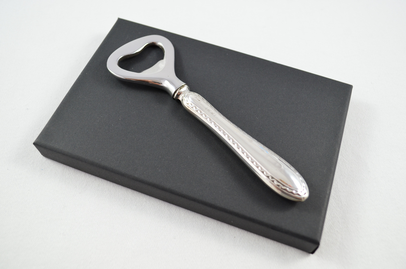 Boxed Cooper Bros Feather Edge Pattern Sterling Silver Bottle Opener Sheffield 1918